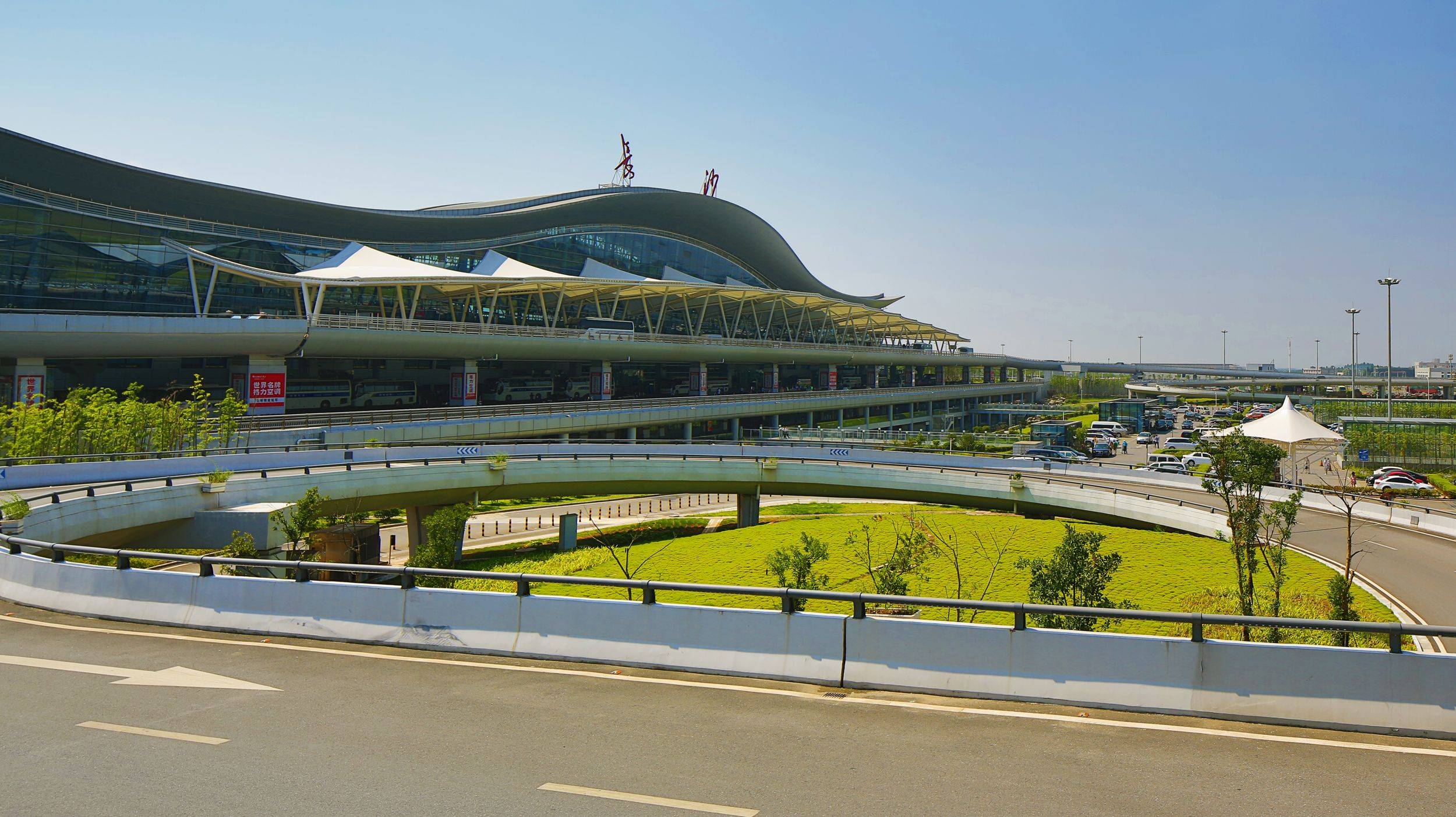 長沙黃花國際機場新航站樓及高架橋（2012-2013年度6項魯班獎）